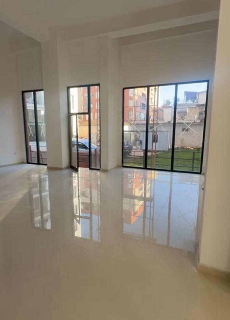 Negozio in affitto – Zona della Scuola Rossa 📍