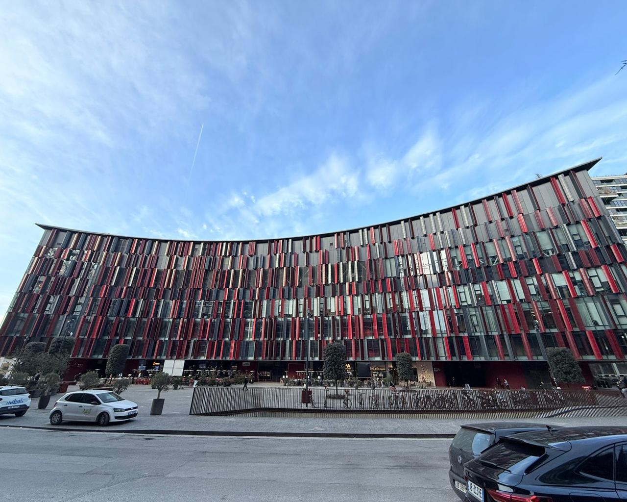 🏢 Ambient Biznesi për Shitje – Kati 0, Air Albania