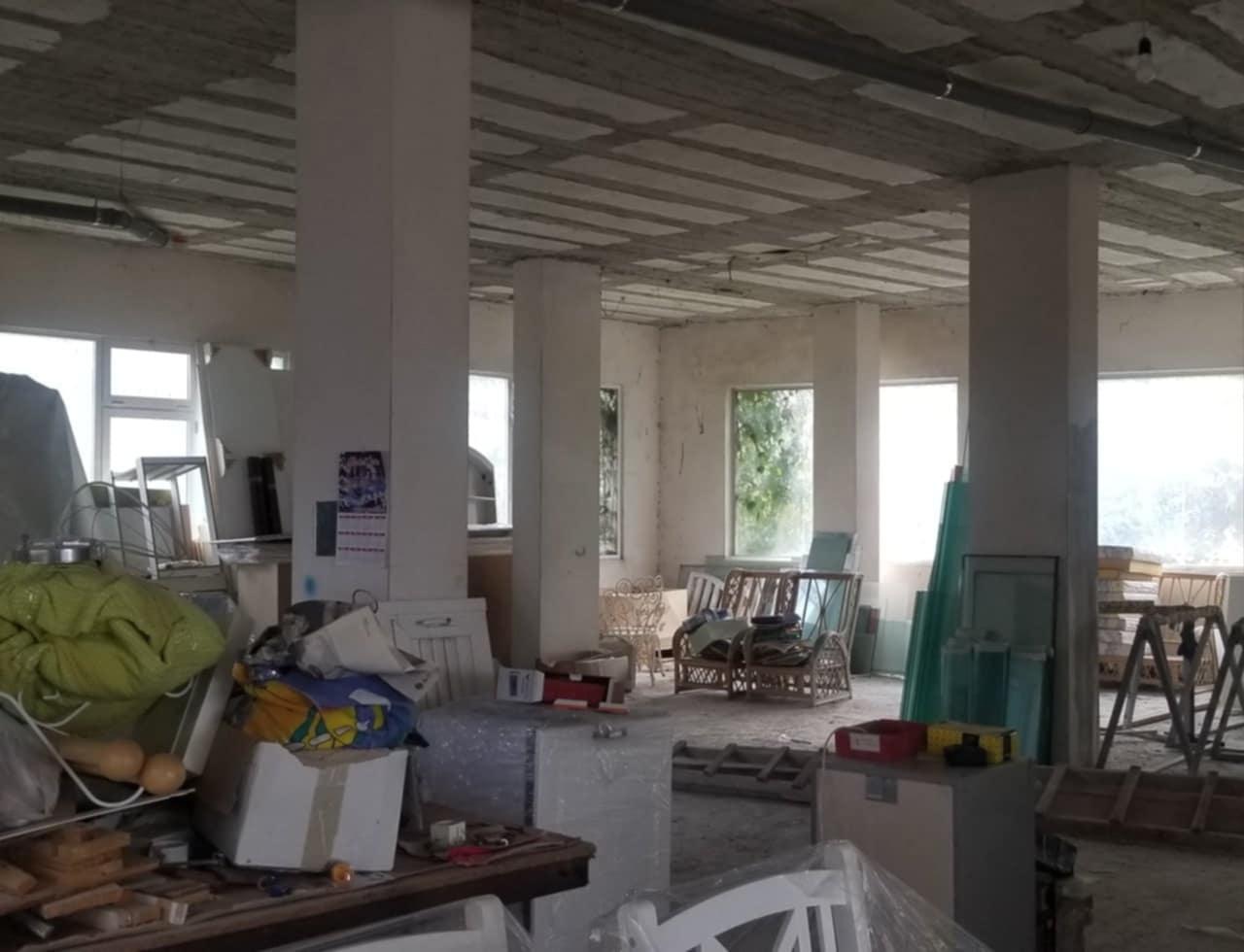 SHOP FOR STORE OR CONVERT INTO 3 APARTMENTS. ONLY 71