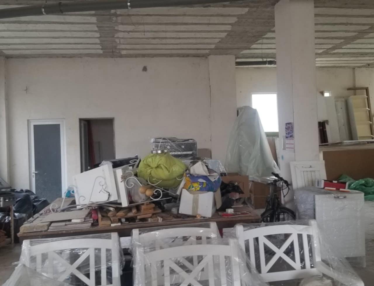 SHES DYQAN PER MAGAZINE OSE KTHIM NE 3 APARTAMENTE. VETEM 71