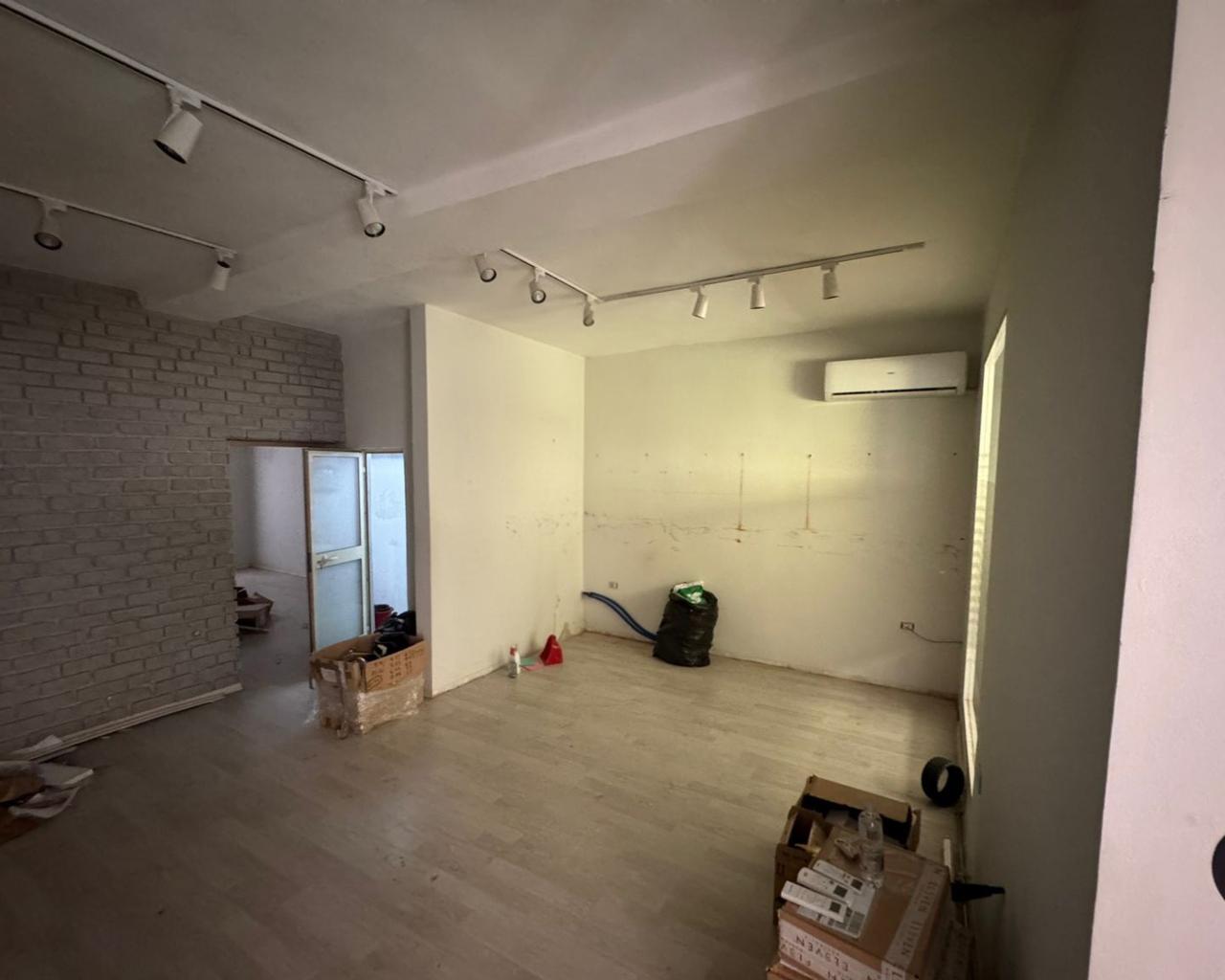 JEPET ME QIRA DYQAN 100 m² NË ISH-BLLOK – PRANË KAFE ROMA