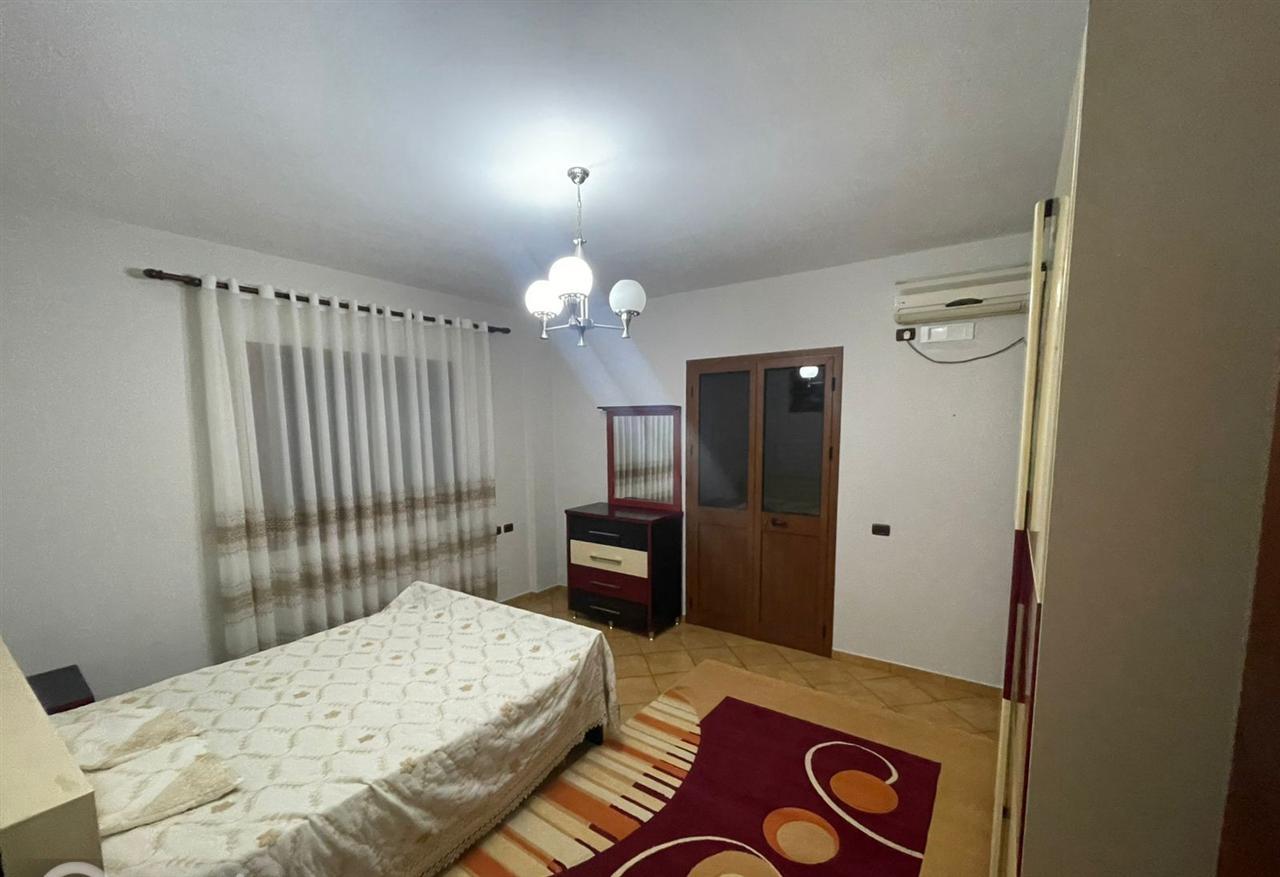 📍 RRUGA 5 MAJI – APARTAMENT ME QIRA