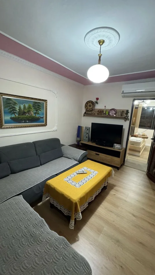 Tirane, jepet me qera apartament 2+1 Kati 1, 85 m² 550 € (Shkolla Bashkuar)