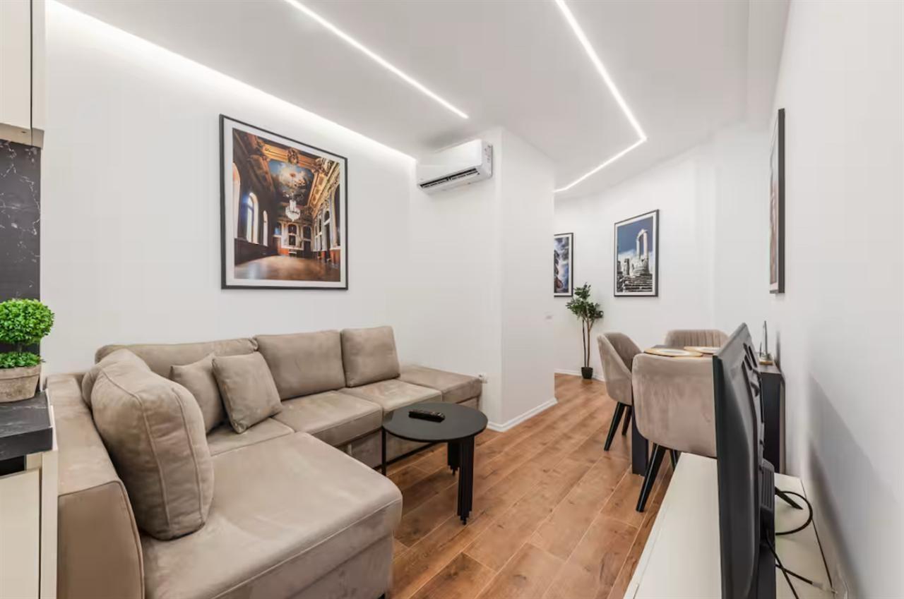 APARTAMENT ME QERA 1+1 MYSLYM SHYRI 700 EURO