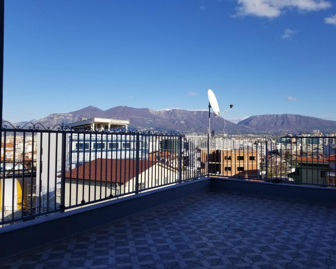 House for Rent with 6 Floors and Cellar