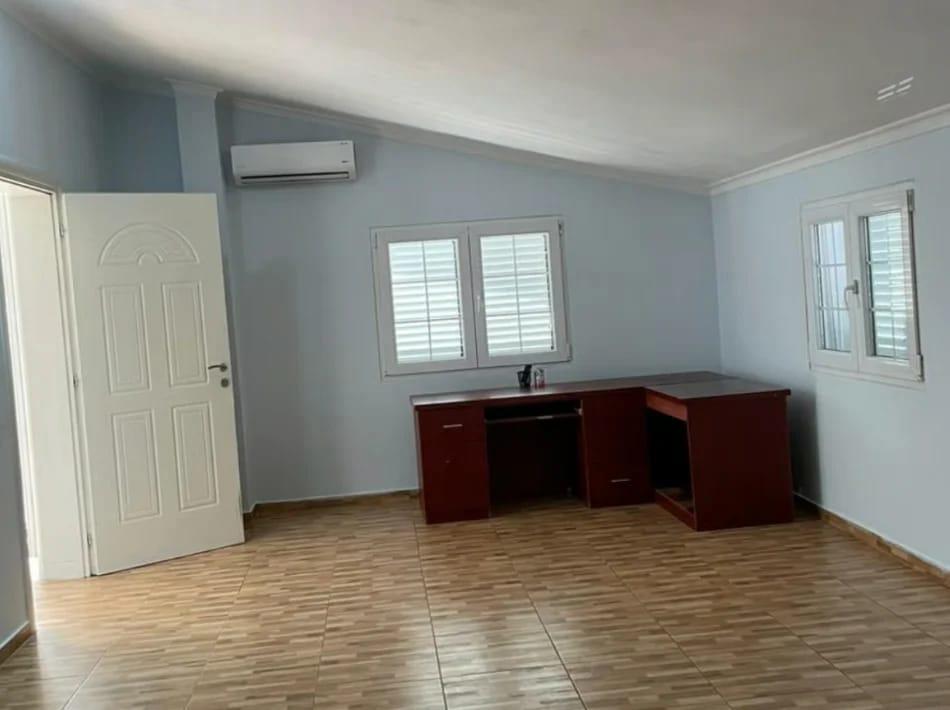 House for Rent 300m2 Near Center