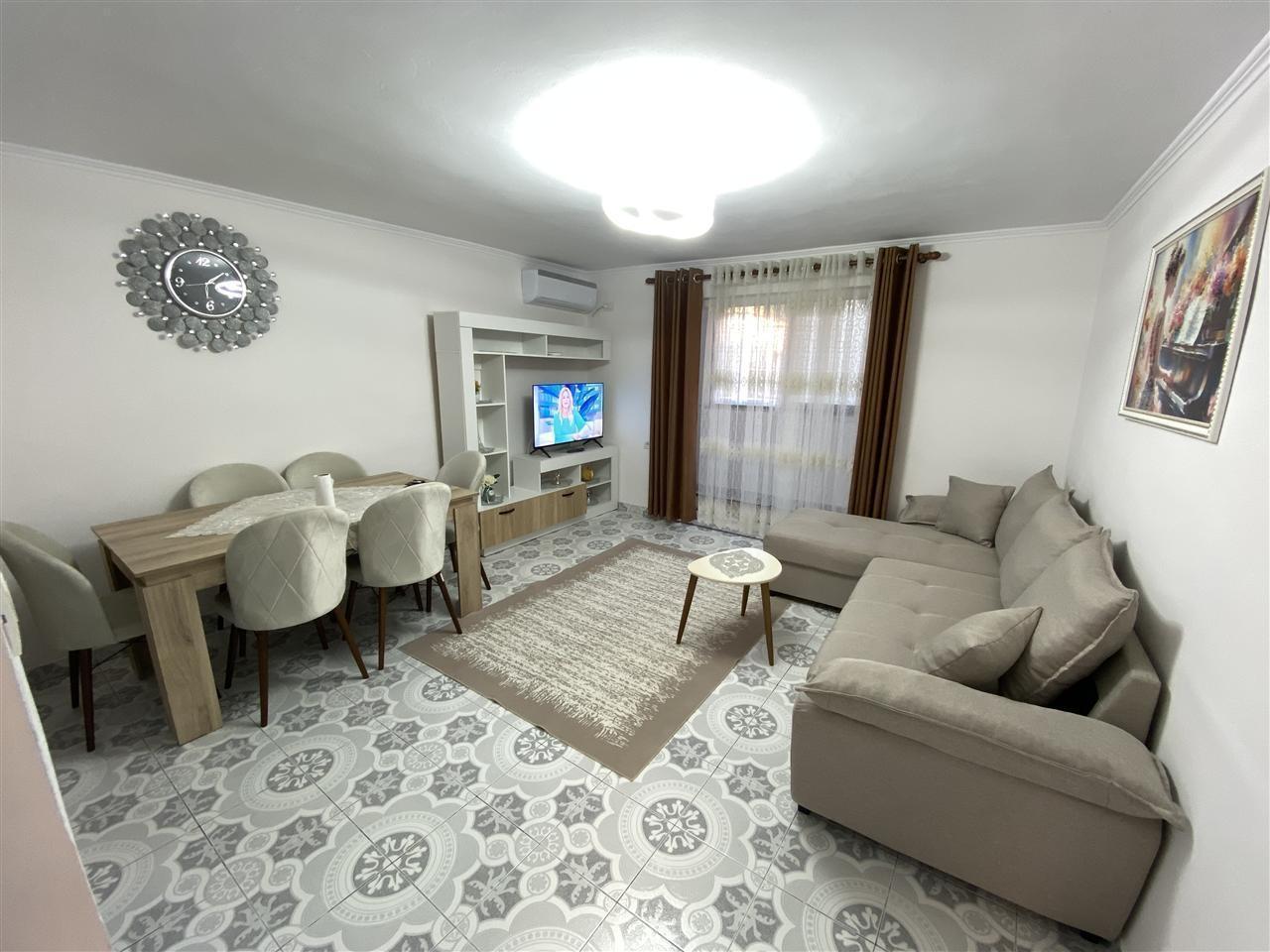 APARTAMENT ME QERA 2+1 ISH RESTORANT DURRESI 600 EURO