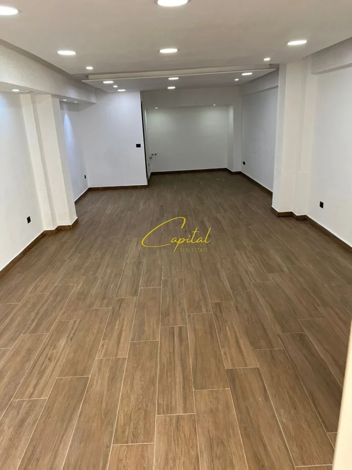 Tirane, shitet dyqan Kati -1, 57 m² 135.000 € (ISH EKSPOZITA)