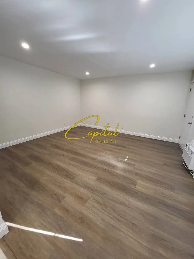 Tirane, shitet dyqan Kati 0, 70 m² 250.000 € (ZOGU I ZI)