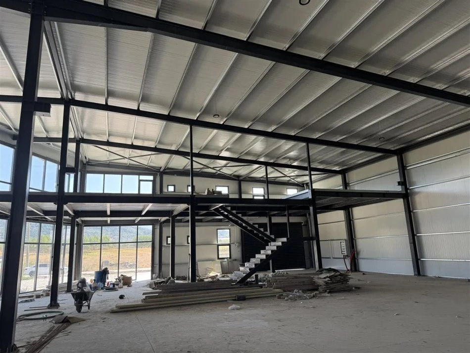 Tirana, locale commerciale in affitto al piano terra 0, 3.600 m² 4.000 € (VAQARR)