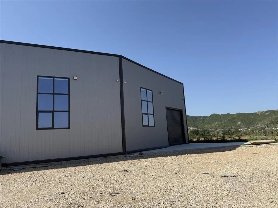 Tirana, locale commerciale in affitto al piano terra 0, 3.600 m² 4.000 € (VAQARR)