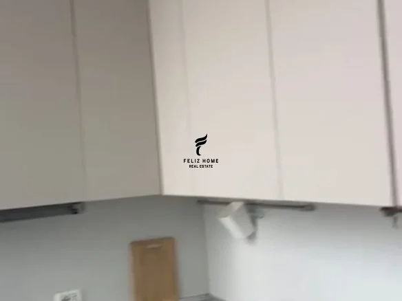 Tirane, affitto ufficio di 135 m² al piano 3, 1.200 € (CENTRO)
