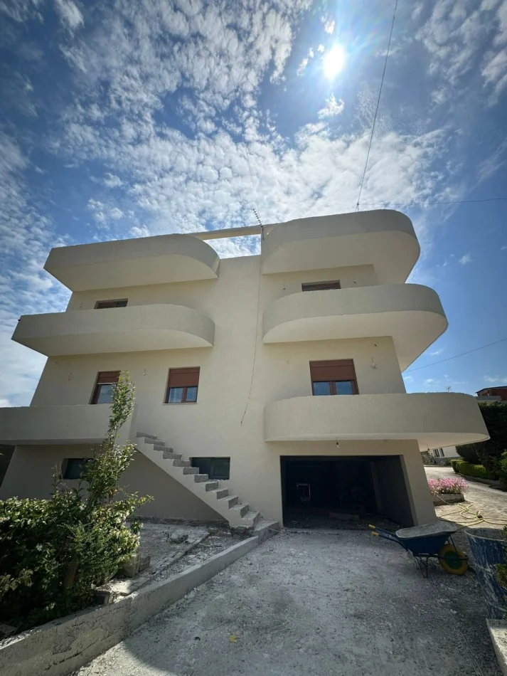 Durres, for sale 2+1 Apartment, 3rd Floor, 1,050 m², €600,000 (Durres)