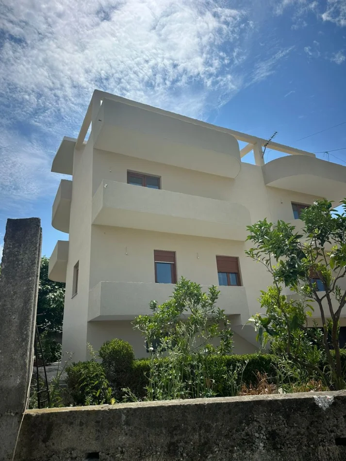 Durres, for sale 2+1 Apartment, 3rd Floor, 1,050 m², €600,000 (Durres)