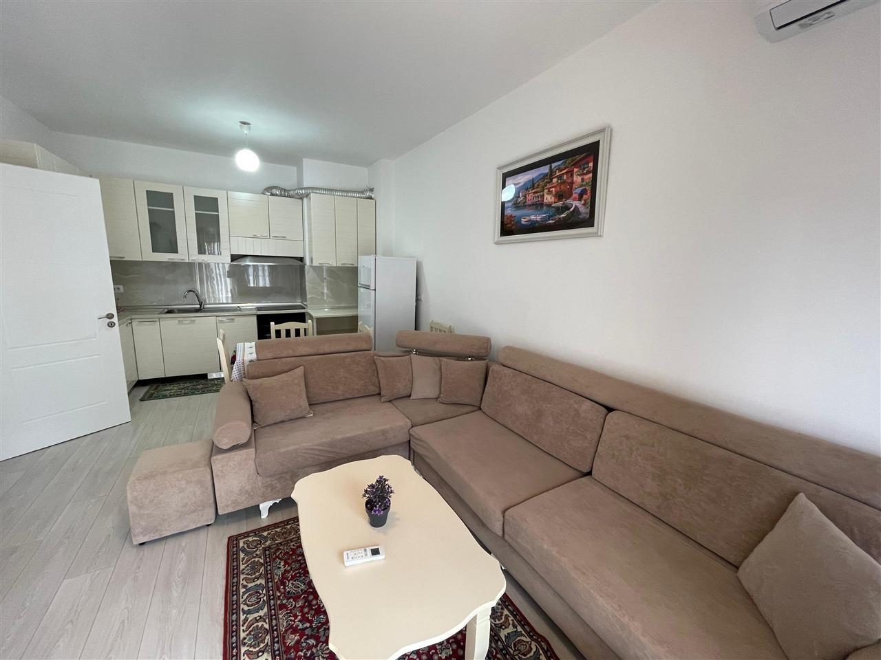 APARTAMENT ME QERA 3+1 KINOSTUDIO 60.000 LEKE