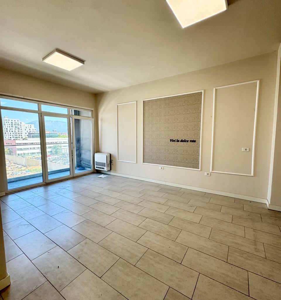 🏢 Zyre 1+1 me Qira 📍 Rruga e Kavajës, pranë Square 21