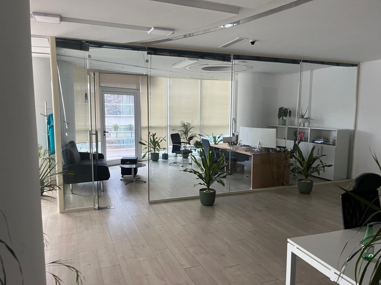 Zyra con Quota di 300 m2 in Albania a 700.000 LEKE FH-78001