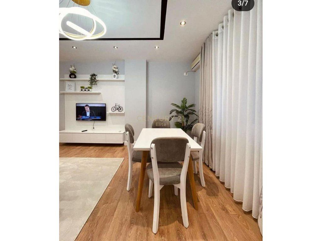 Jepet me qira apartament 2+1 tek Rruga Frosina Plaku!