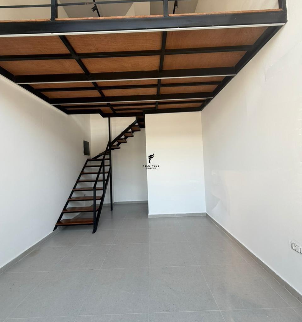 Negozio con piano terra di 32 m² nel Comune di Parisit a 45.000 LEKE