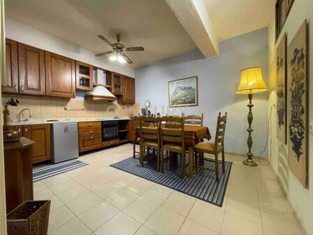 Apartament 1+1+ kuzhine te vecuar te Bulevardi Zogu i Pare!