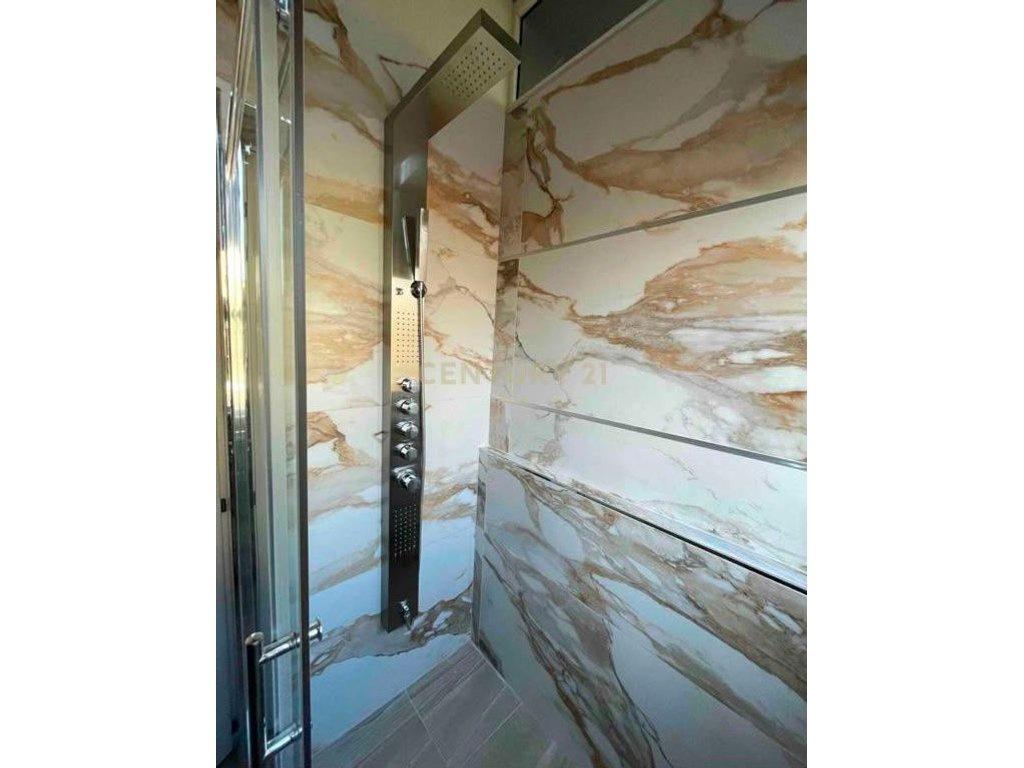 Apartament 1+1+ kuzhine te vecuar te Bulevardi Zogu i Pare!