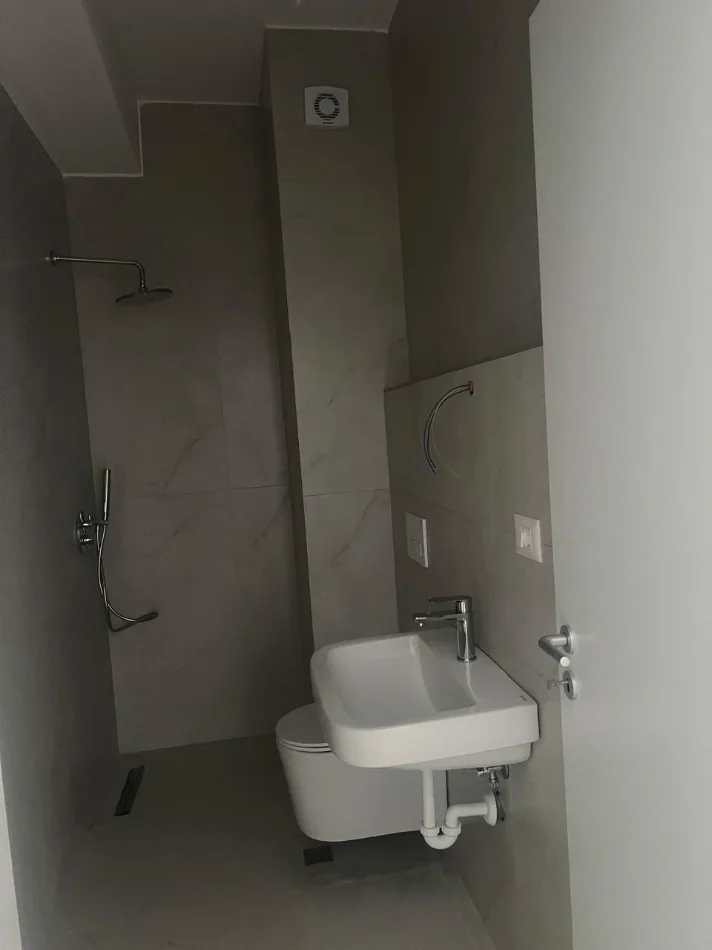 Tirane, shitet apartament 1+1 Kati 7, 49 m² 85.900 € (Ali Demi)