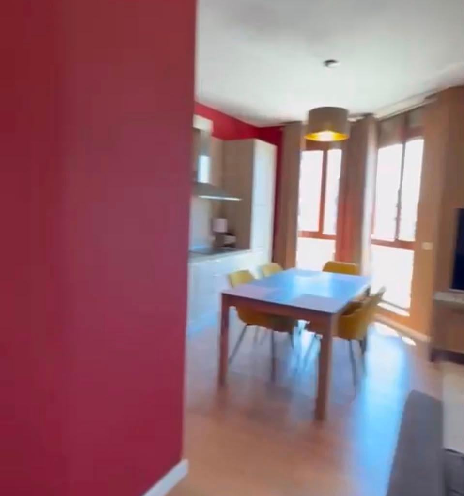 APARTAMENT NE SHITJE 1+1ME PARKIM PRANE SQUARE 21