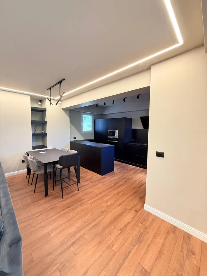 Tirane, for Sale 3+1 Apartment, 7th Floor, 170 m², €500,000 (Long Hill Residence)
