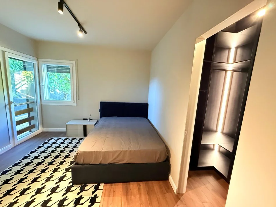 Tirane, for Sale 3+1 Apartment, 7th Floor, 170 m², €500,000 (Long Hill Residence)
