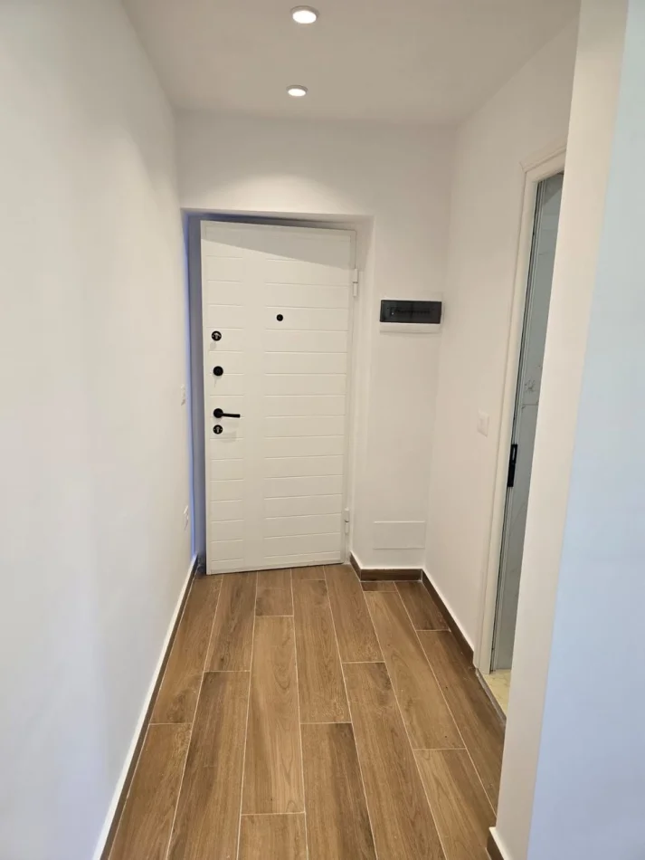 Tirane, vendesi appartamento 1+1 Piano 1, 30 m² 85.000 € (Via Bardhyl)