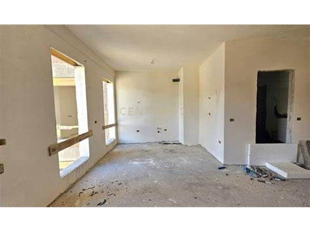 BULEVARDI I RI, PER SHITJE APARTAMENT 3+1+2