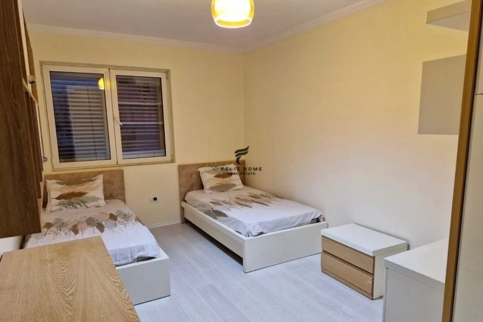 Tirane, shitet apartament 3+1 Kati 3, 132 m² 219.000 € (XHAMLLIKU)
