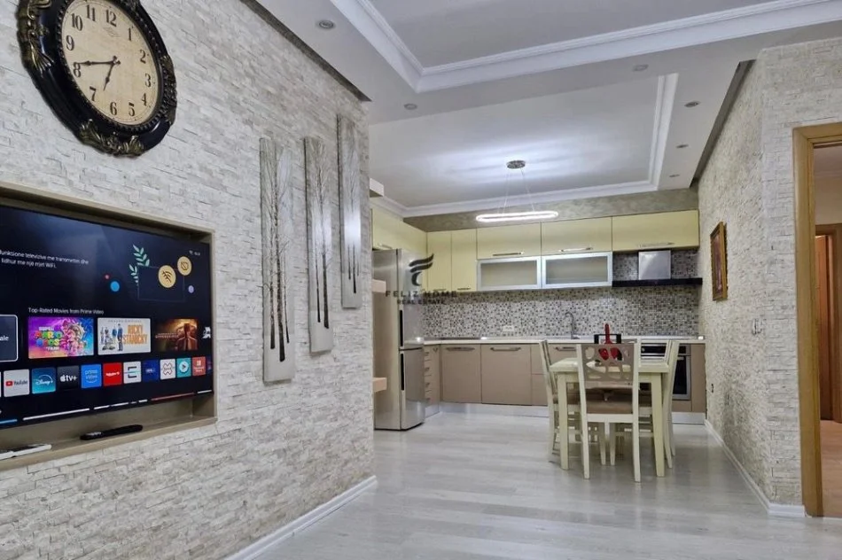 Tirane, shitet apartament 3+1 Kati 3, 132 m² 219.000 € (XHAMLLIKU)