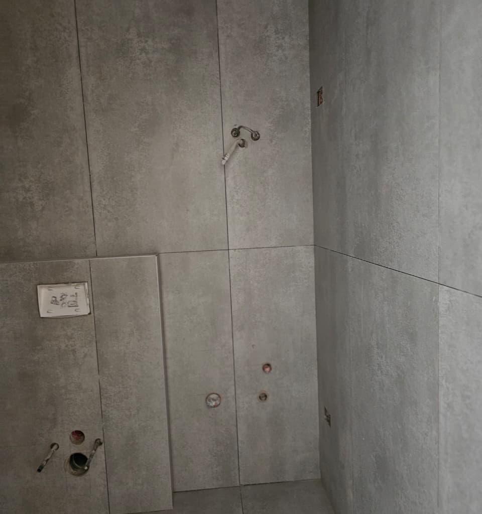 For Sale: 2+1+2 Apartment with Balcony – Ish Fusha e Aviacionit