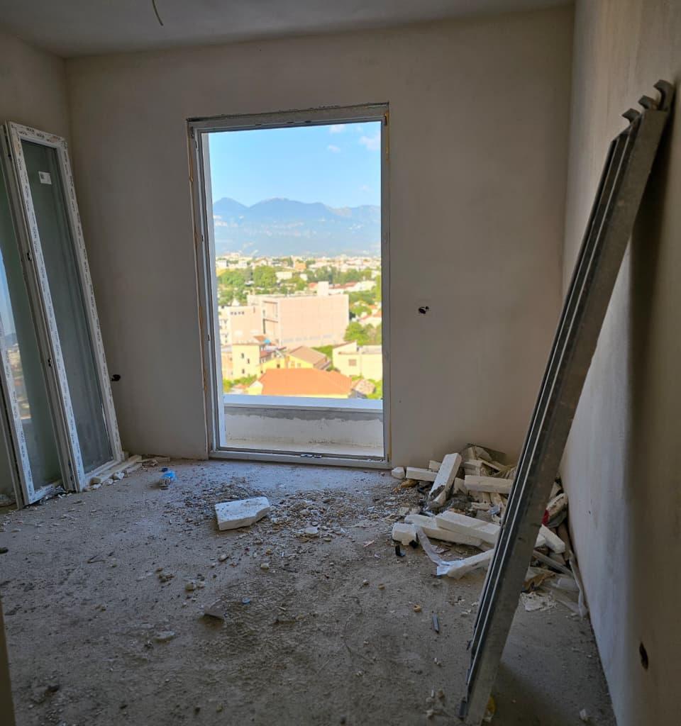 For Sale: 2+1+2 Apartment with Balcony – Ish Fusha e Aviacionit