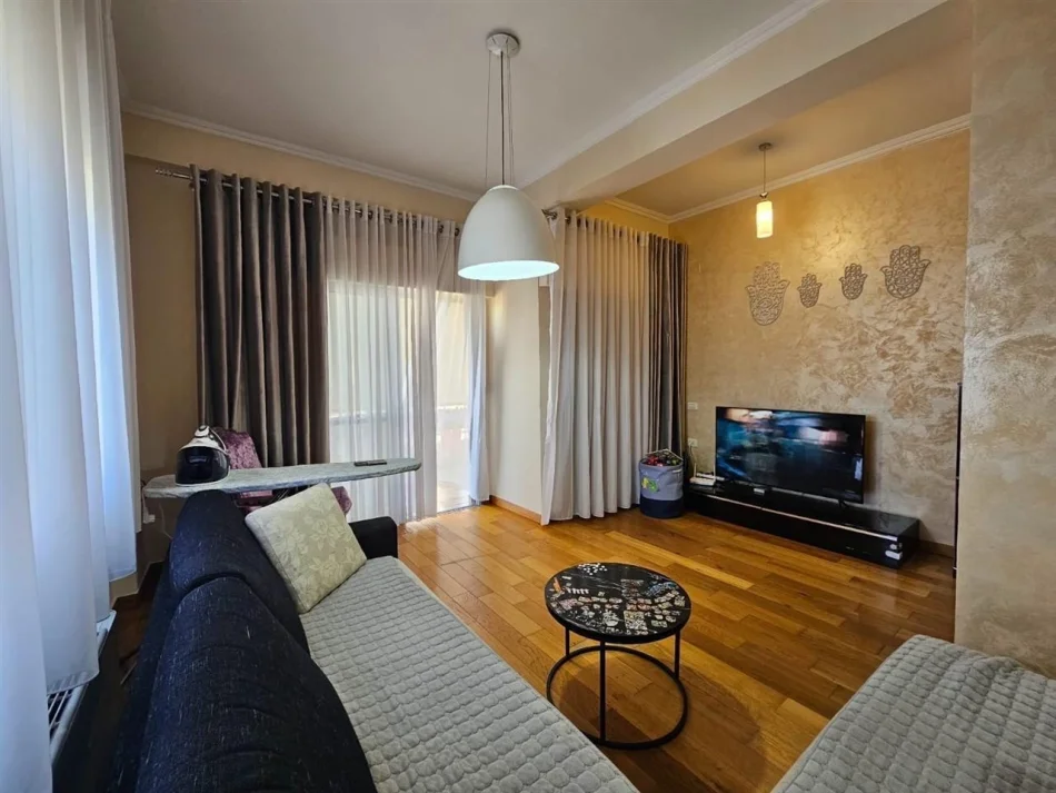 Tirane, shitet apartament 2+1 Kati 2, 115 m² 255.000 € (Liqeni i Thatë)