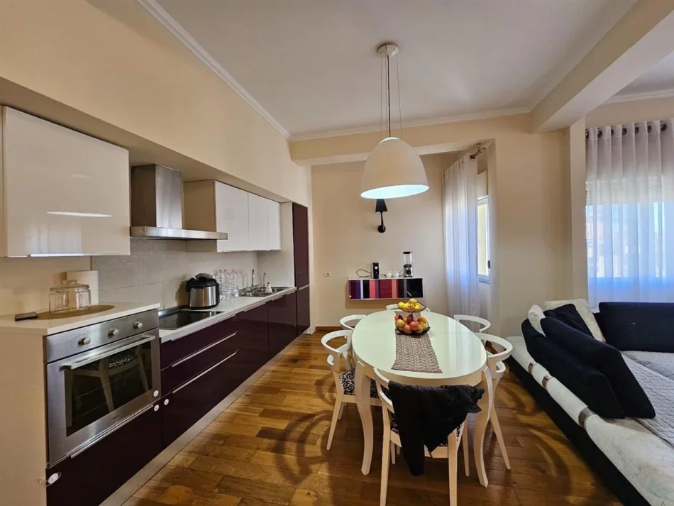 Tirane, vendesi appartamento 2+1 Piano 2, 115 m² 255.000 € (Liqeni i Thatë)