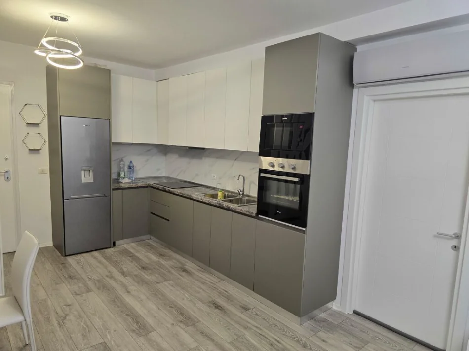 Tirane, affitto appartamento 1+1 Piano 2, 67 m² 600 € (Ali Demi)