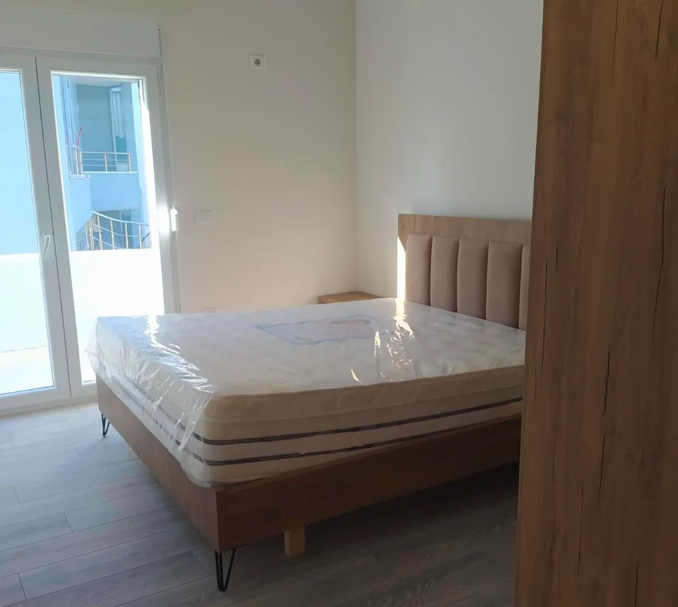 Tirane, affitto appartamento 1+1 Piano 2, 54 m² 350 € (Ridotto)