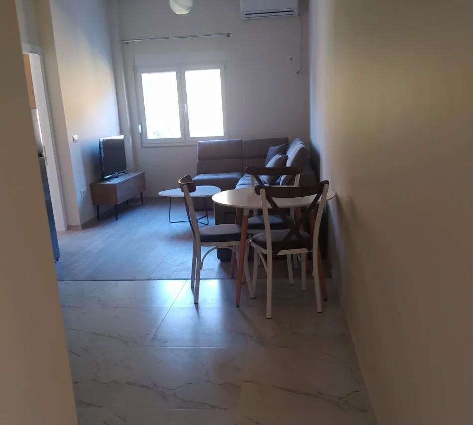 Tirane, affitto appartamento 1+1 Piano 2, 54 m² 350 € (Ridotto)