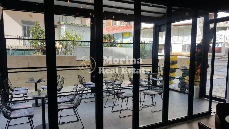 Tirane, vendito locale commerciale al 3° piano, 64 m², 100.000 € (Fresku)