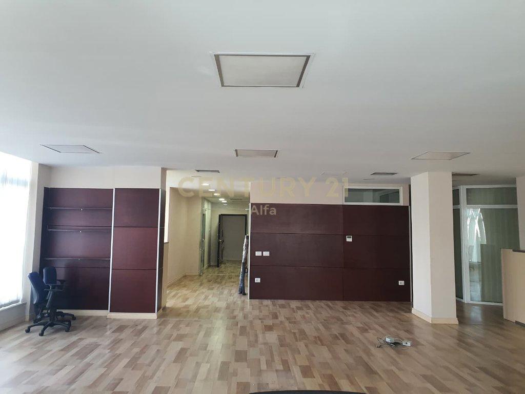 Affitto ufficio vicino al Lago di Tirana