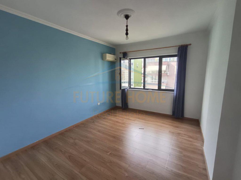 0694603851,Qera, Ambjent zyre, Bllok, Tiranë