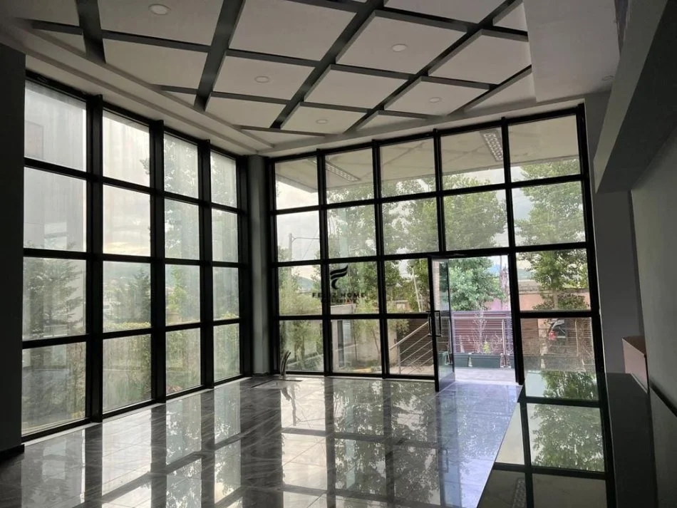 Tirane, vendesi negozio, Piano 3, 1.000 m², 1.300.000 € (VORE)