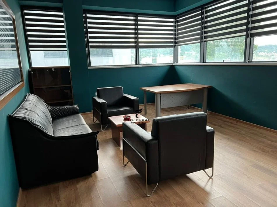 Tirane, vendesi negozio, Piano 3, 1.000 m², 1.300.000 € (VORE)