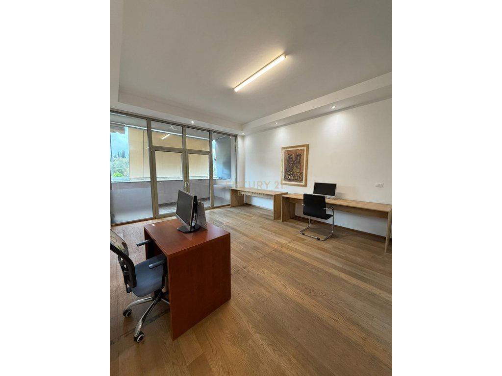 Ufficio in affitto presso Garda