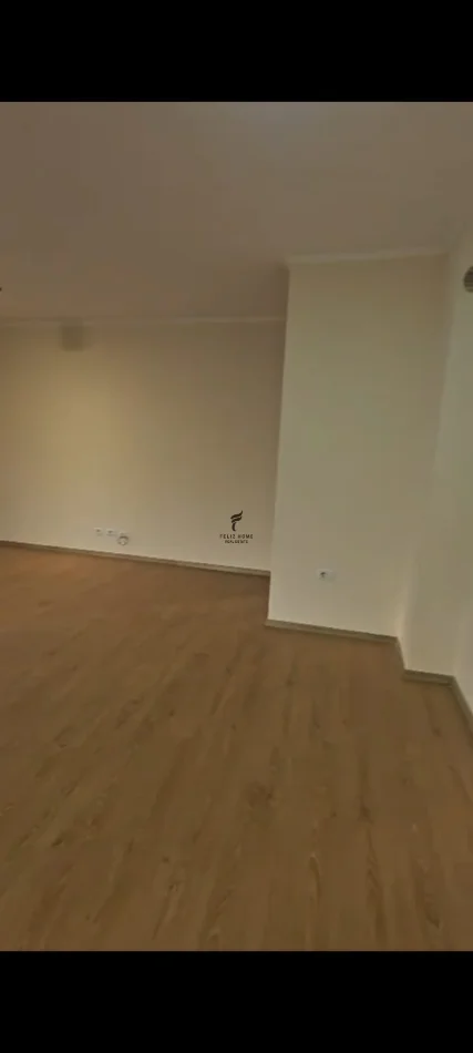 Tirane, ufficio in affitto al piano 6, 122 m², 400 € (5 mesi)