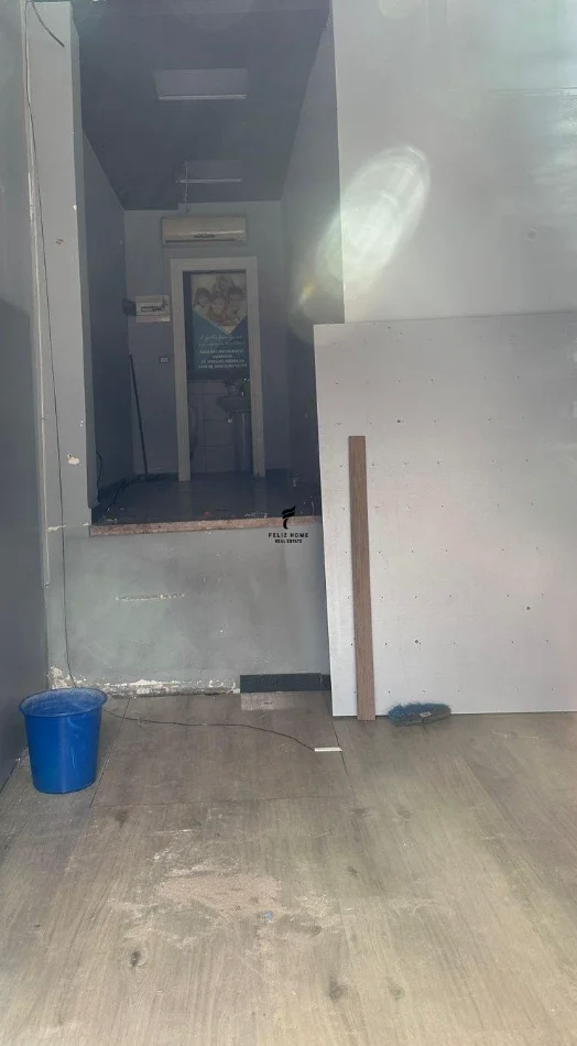 Tirana, locale commerciale in affitto al piano terra, 35 m², 1.800 € (CENTRO)