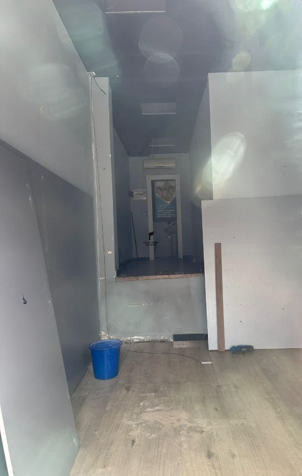 Tirane, jepet me qera dyqan Kati 0, 35 m² 1.800 € (QENDER)