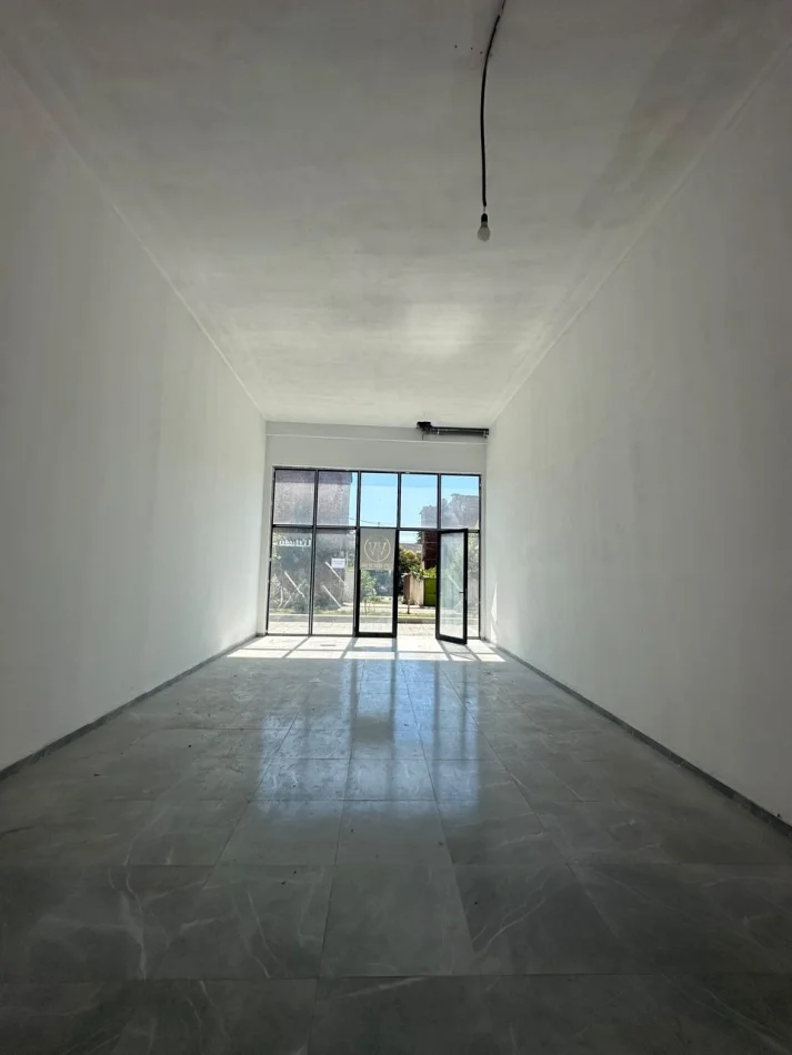 Tirane, affitto locale commerciale Kati 0, 116 m² 1.500 € (Xhamlliku)